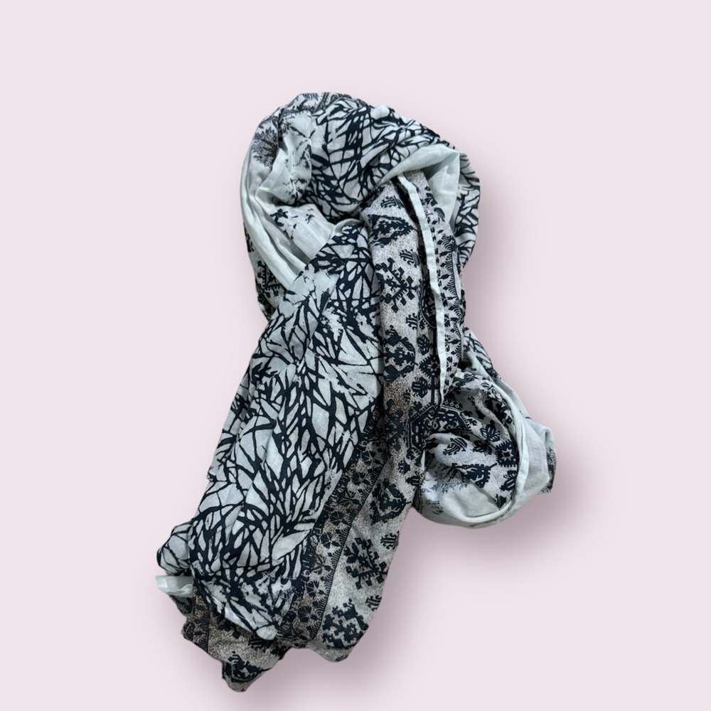 J Jill Paisley Floral Handkerchief Lightweight Cotton Blanket Scarf Wrap-40x82”